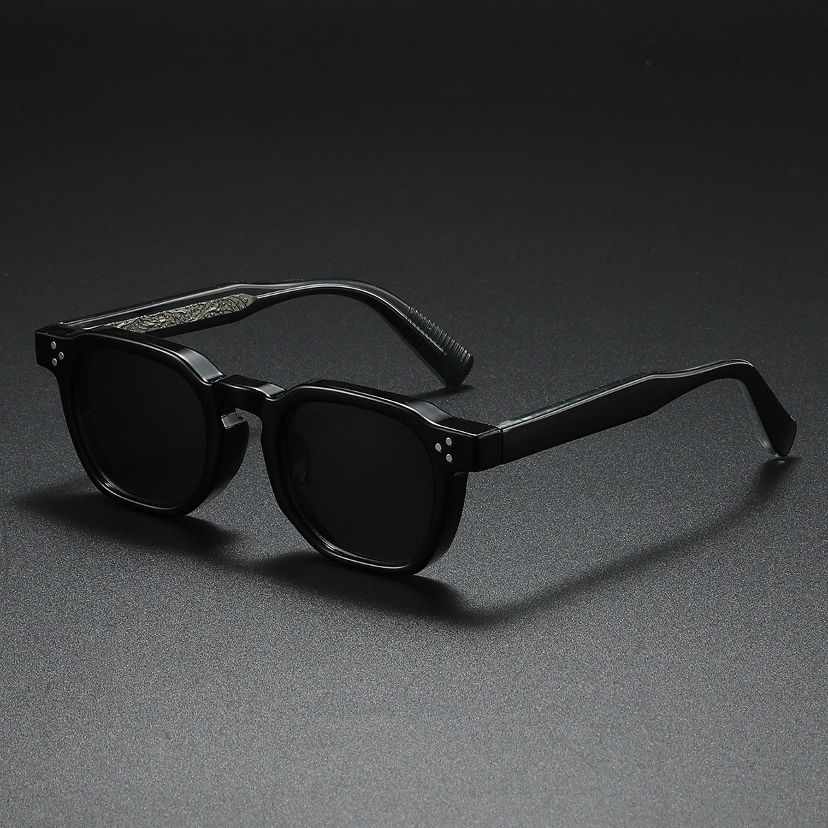 Sunglasses UV400 Scratch-Resistant Lenses & Lightweight Frame
