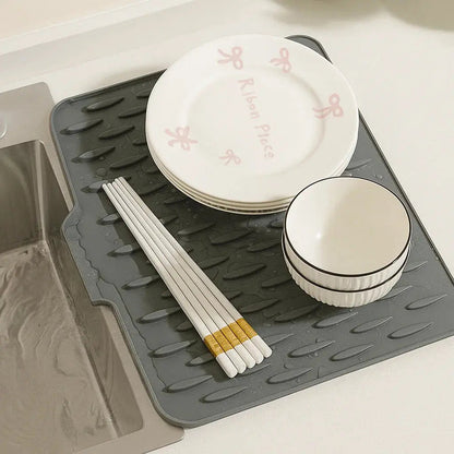 Dish Drying Mat Sloped Drain Heat-Resistant Silicone