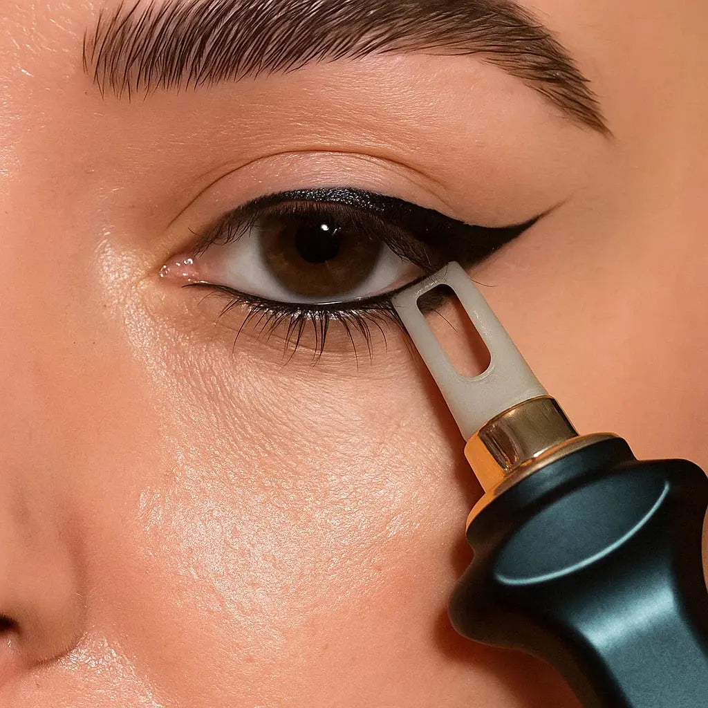 Gel Eyeliner Set Waterproof & Smudge-Proof Ergonomic Applicator