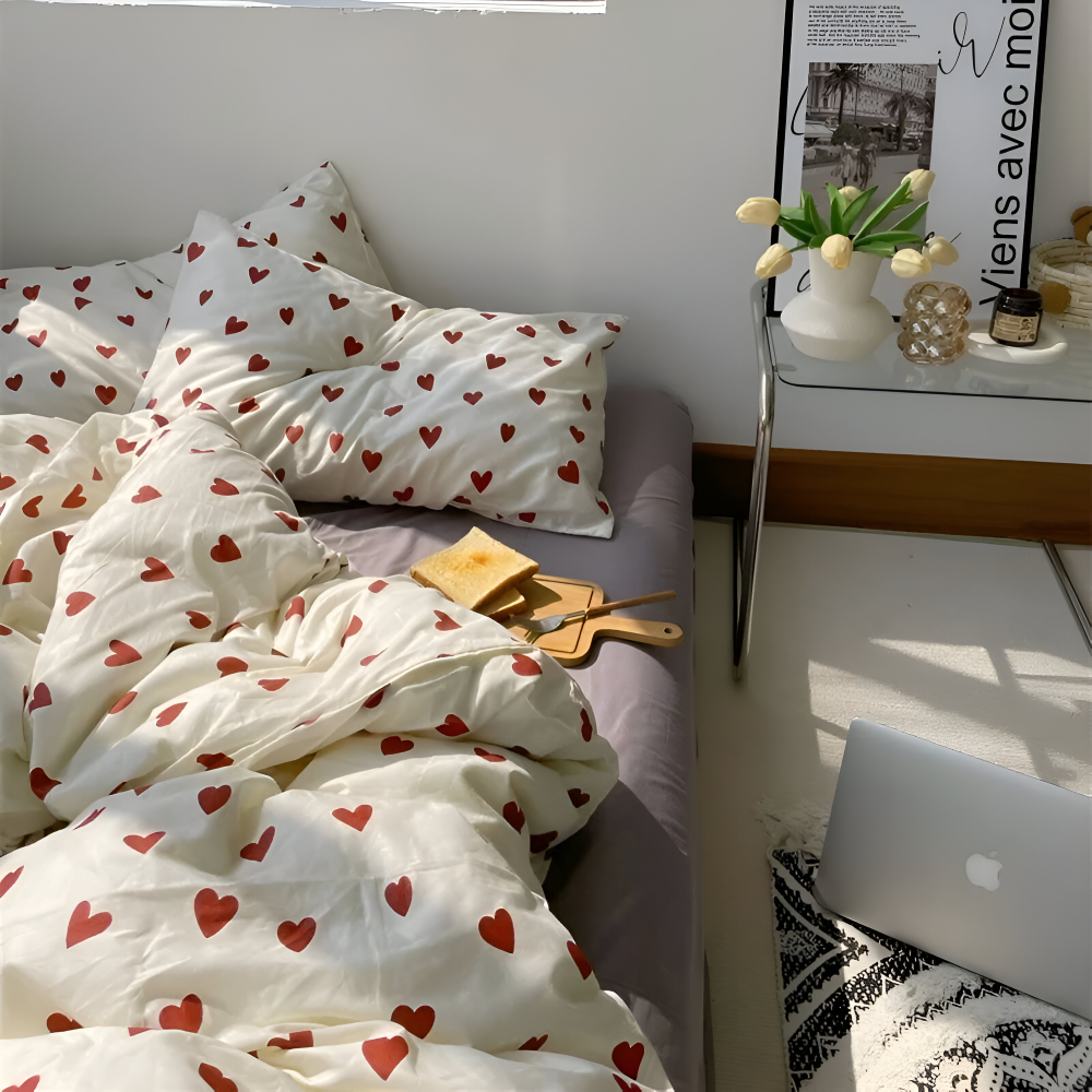 Bedding Set Heart Pattern Polyester Machine Washable