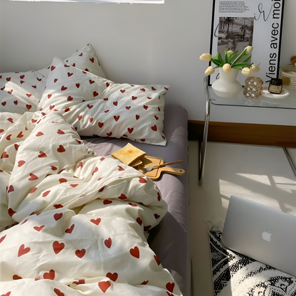 Bedding Set Heart Pattern Polyester Machine Washable