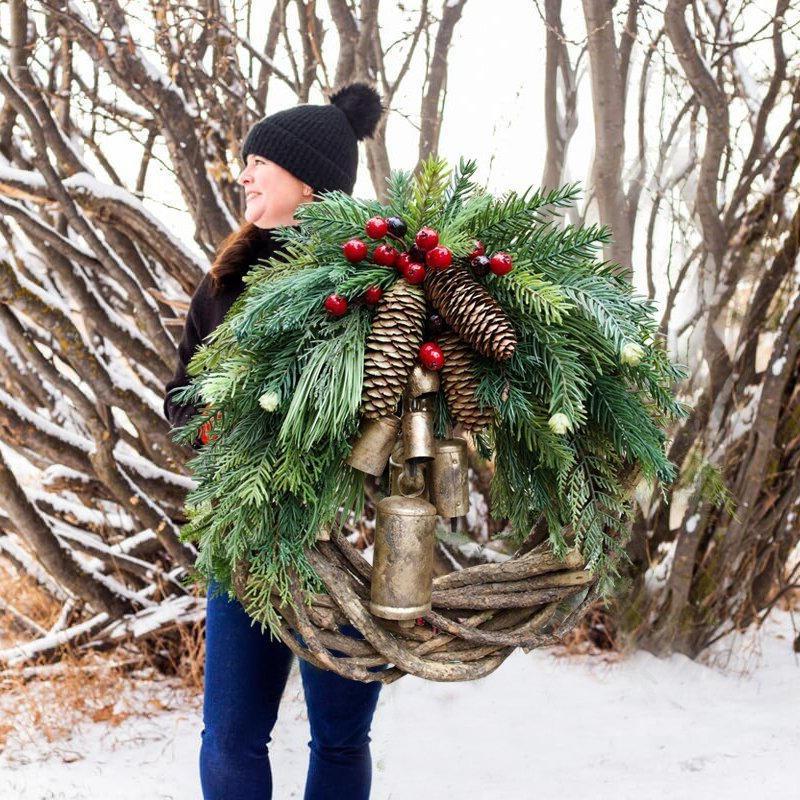 Christmas Wreath Vine Base Golden Bells Pinecones 17 Inch