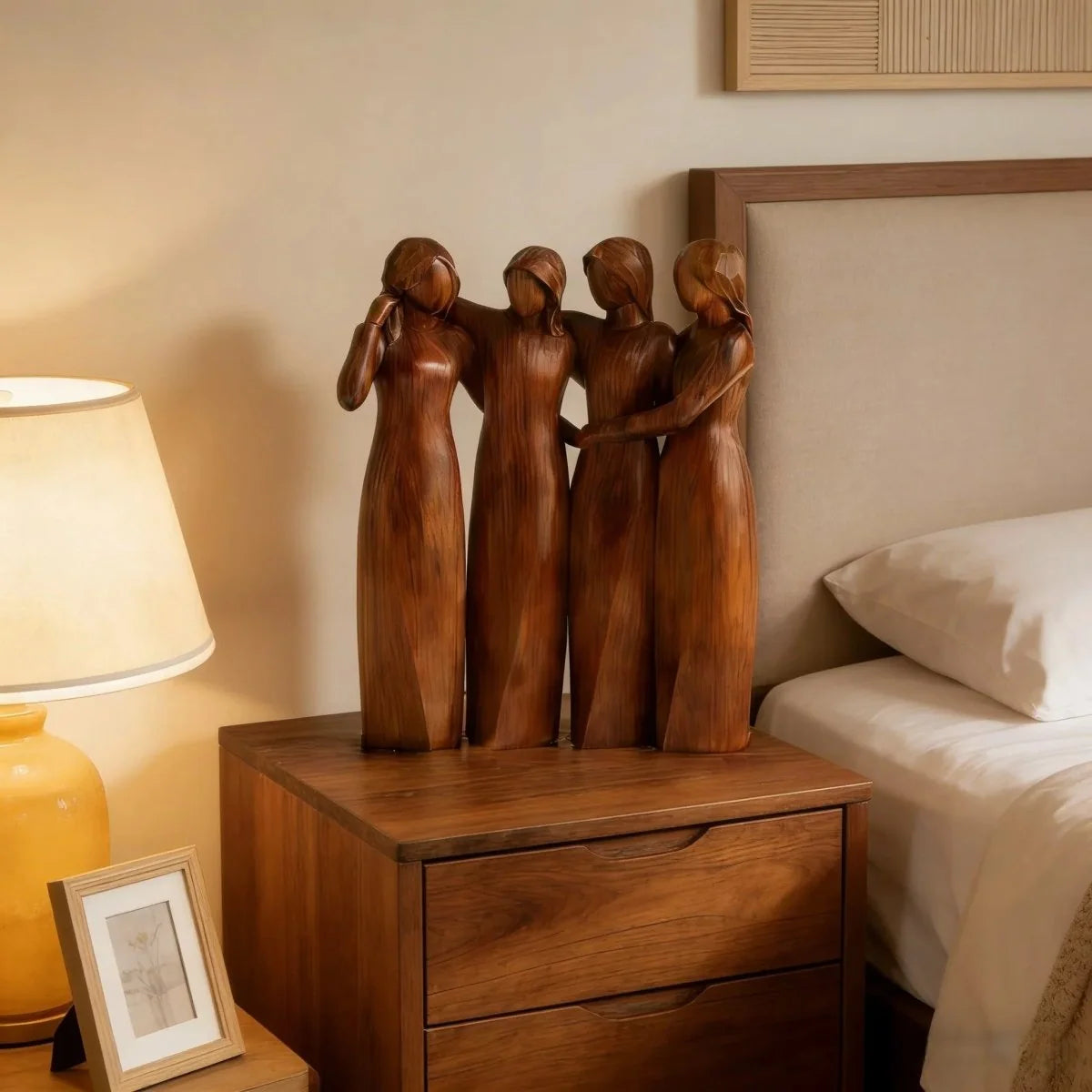 Decorative Sculpture Resin Wood-Grain Sisters Design