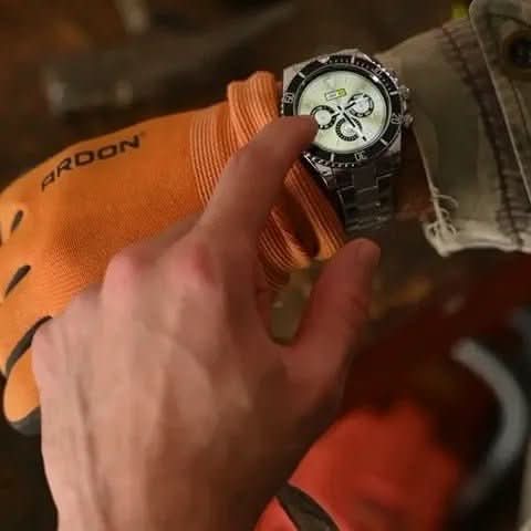 GPS Smartwatch Titanium Case Waterproof 21-Day Battery