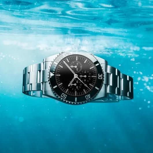 GPS Smartwatch Titanium Case Waterproof 21-Day Battery