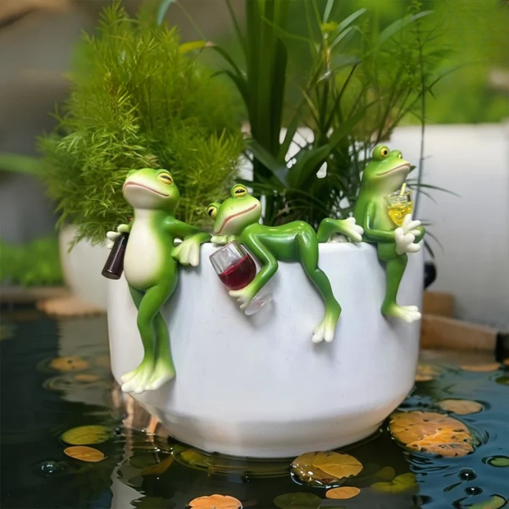 Garden Frog Figurine Hand-Painted Weather-Resistant Resin