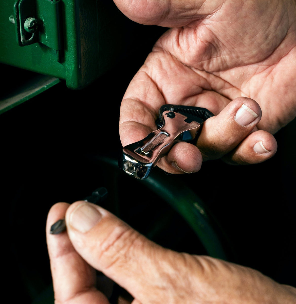Micro Ratchet Compact Self-Adjusting Grip & Bit Holder