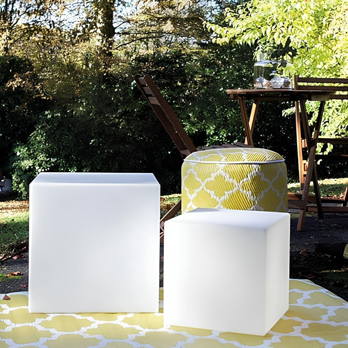 Outdoor LED Cube Light Remote-Controlled USB-C & Solar