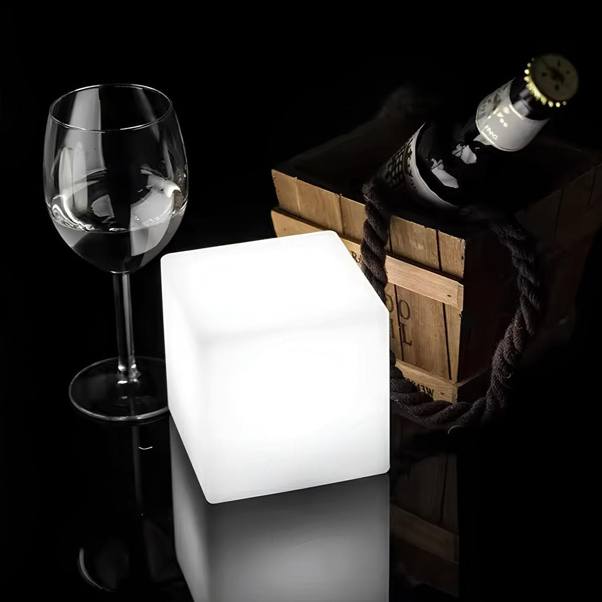 Outdoor LED Cube Light Remote-Controlled USB-C & Solar