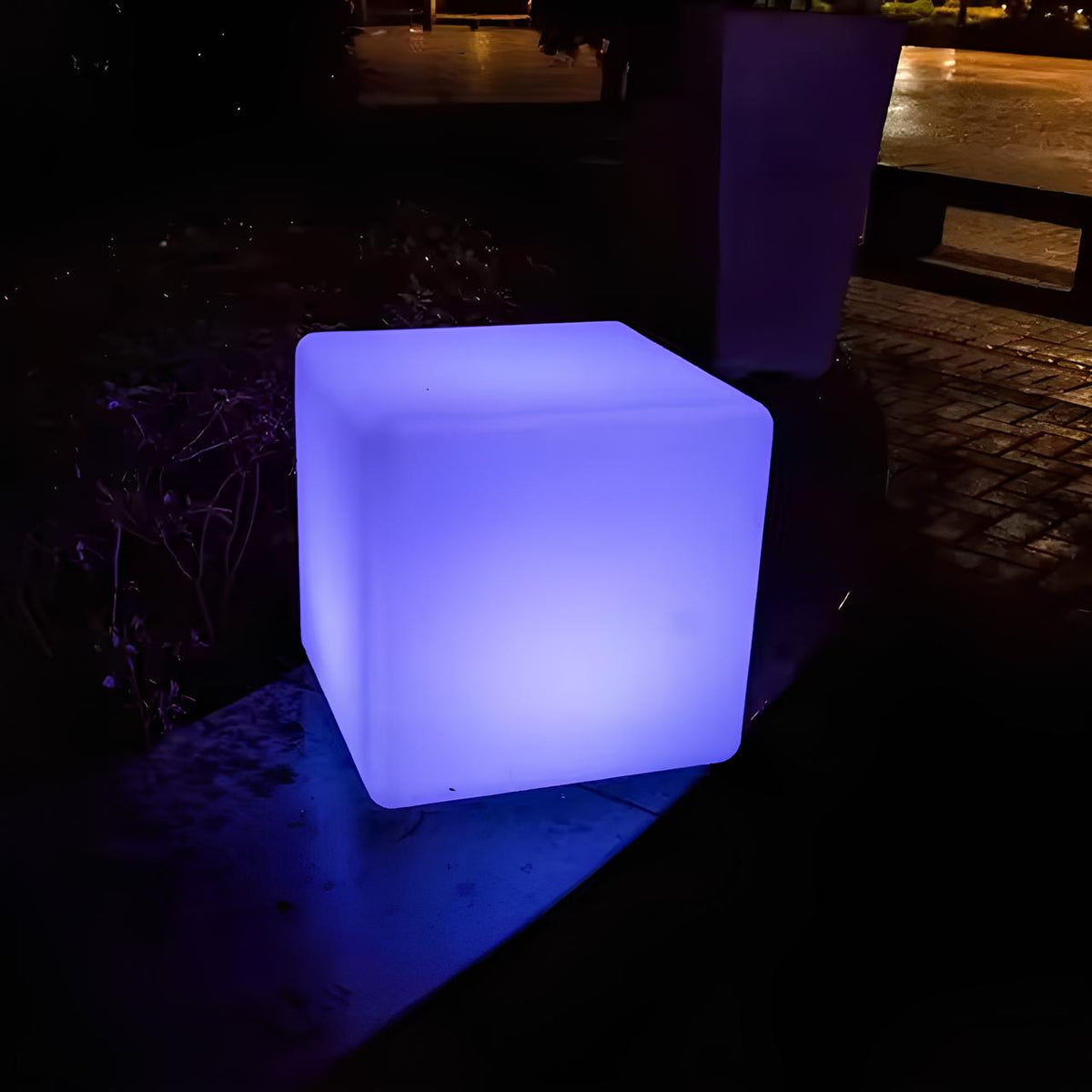 Outdoor LED Cube Light Remote-Controlled USB-C & Solar