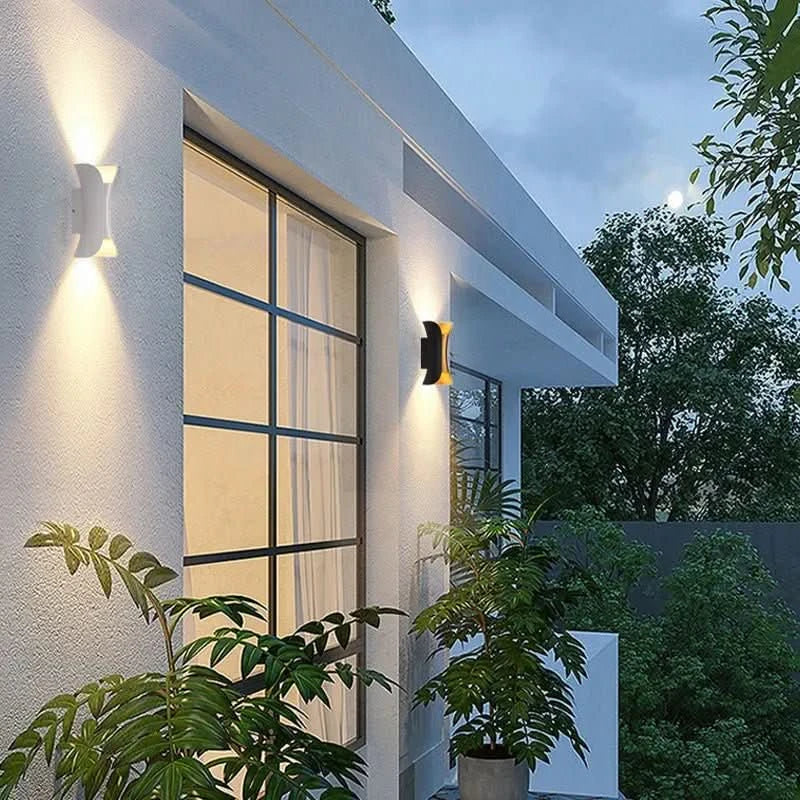 Outdoor Wall Light Curved LED IP65 Weatherproof Rust-Resistant Housing