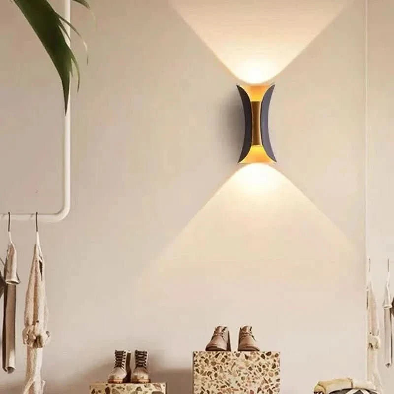 Outdoor Wall Light Curved LED IP65 Weatherproof Rust-Resistant Housing