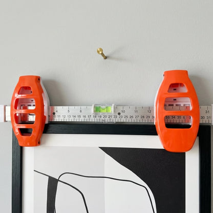 Picture Hanger Spirit Level & Metal Marking Pins