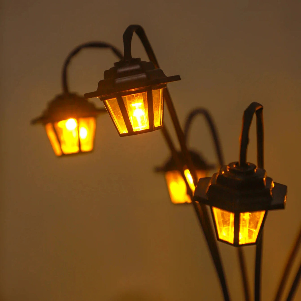 Solar Garden Lantern Retro Street Lamp Automatic Dusk Sensor