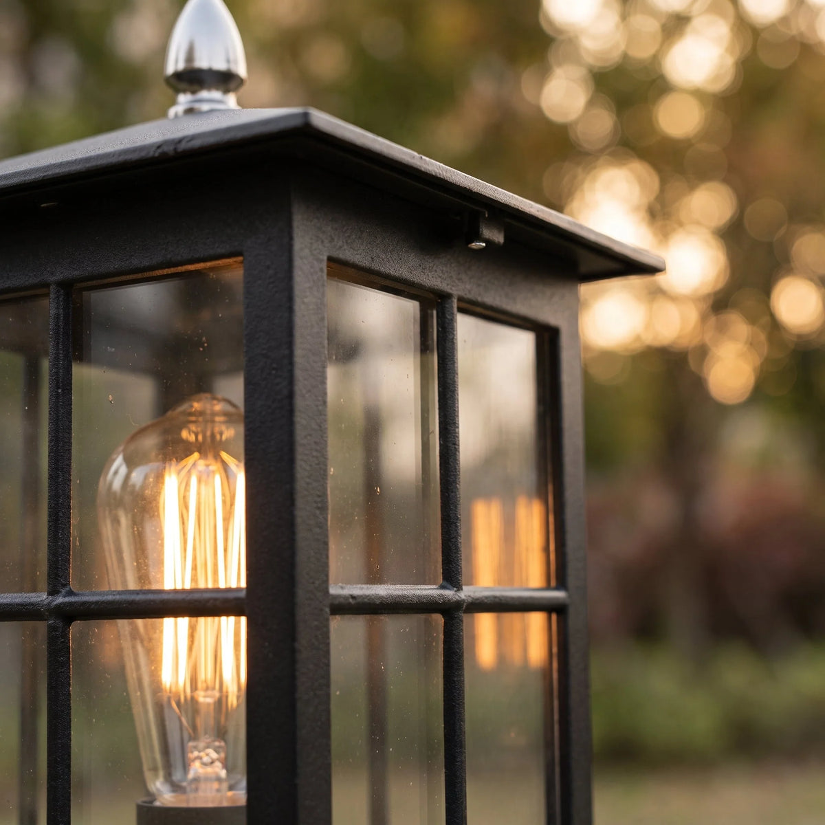 Solar Post Light Dusk-To-Dawn Sensor IP65 Weather-Resistant