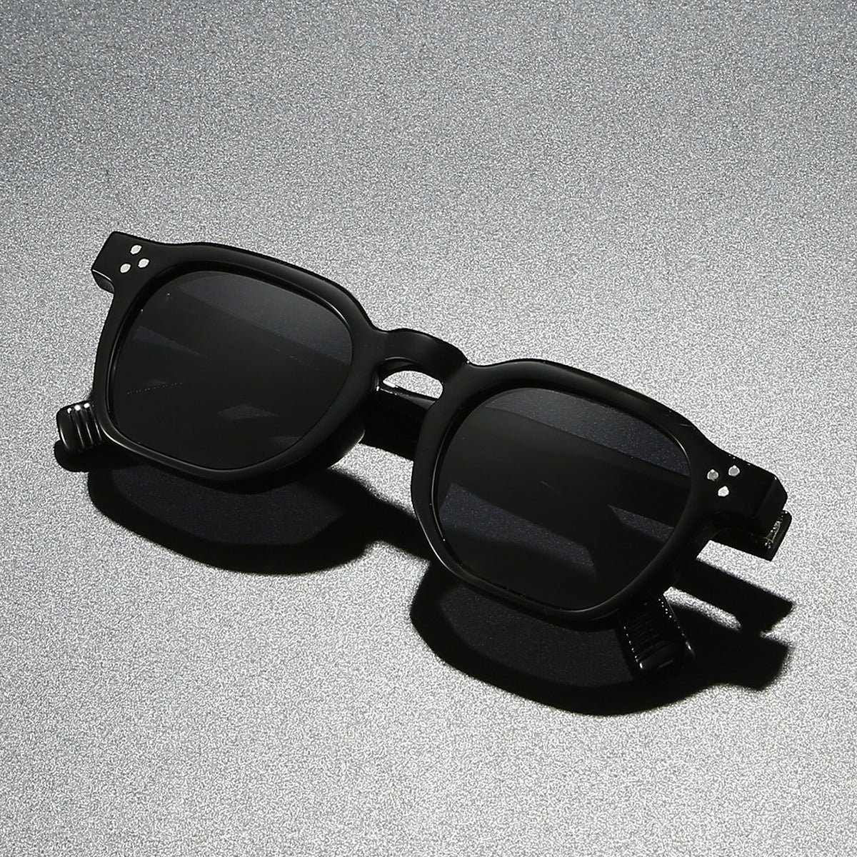 Sunglasses UV400 Scratch-Resistant Lenses & Lightweight Frame