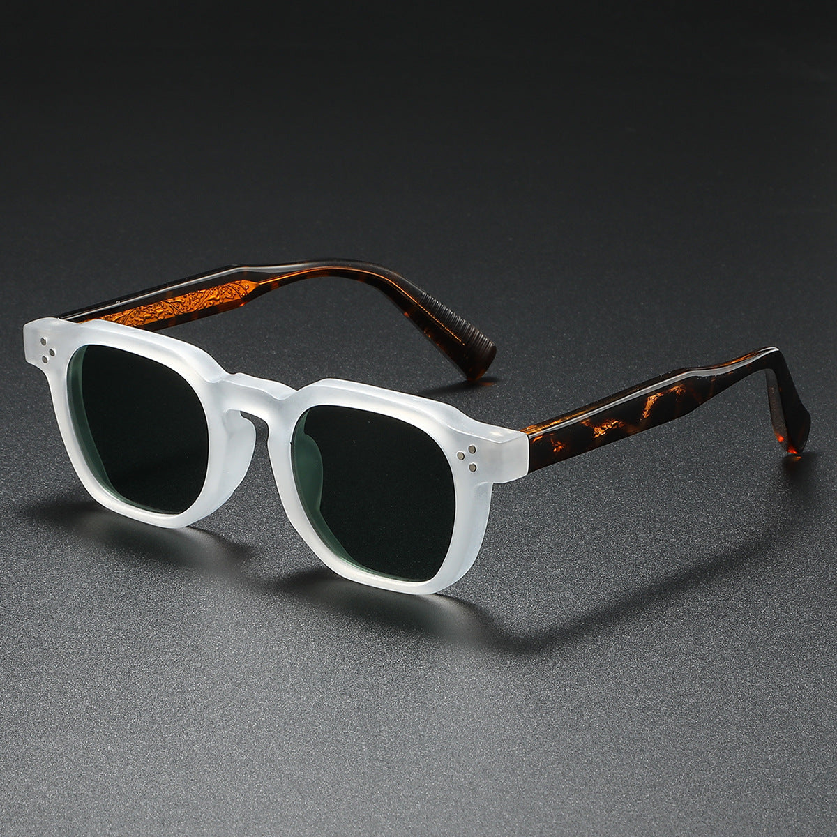 Sunglasses UV400 Scratch-Resistant Lenses & Lightweight Frame
