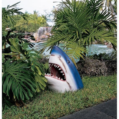 Swamp Gator Statue for Garden Ornamentation