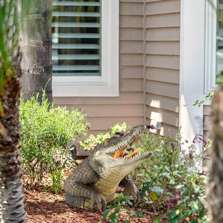 Swamp Gator Statue for Garden Ornamentation