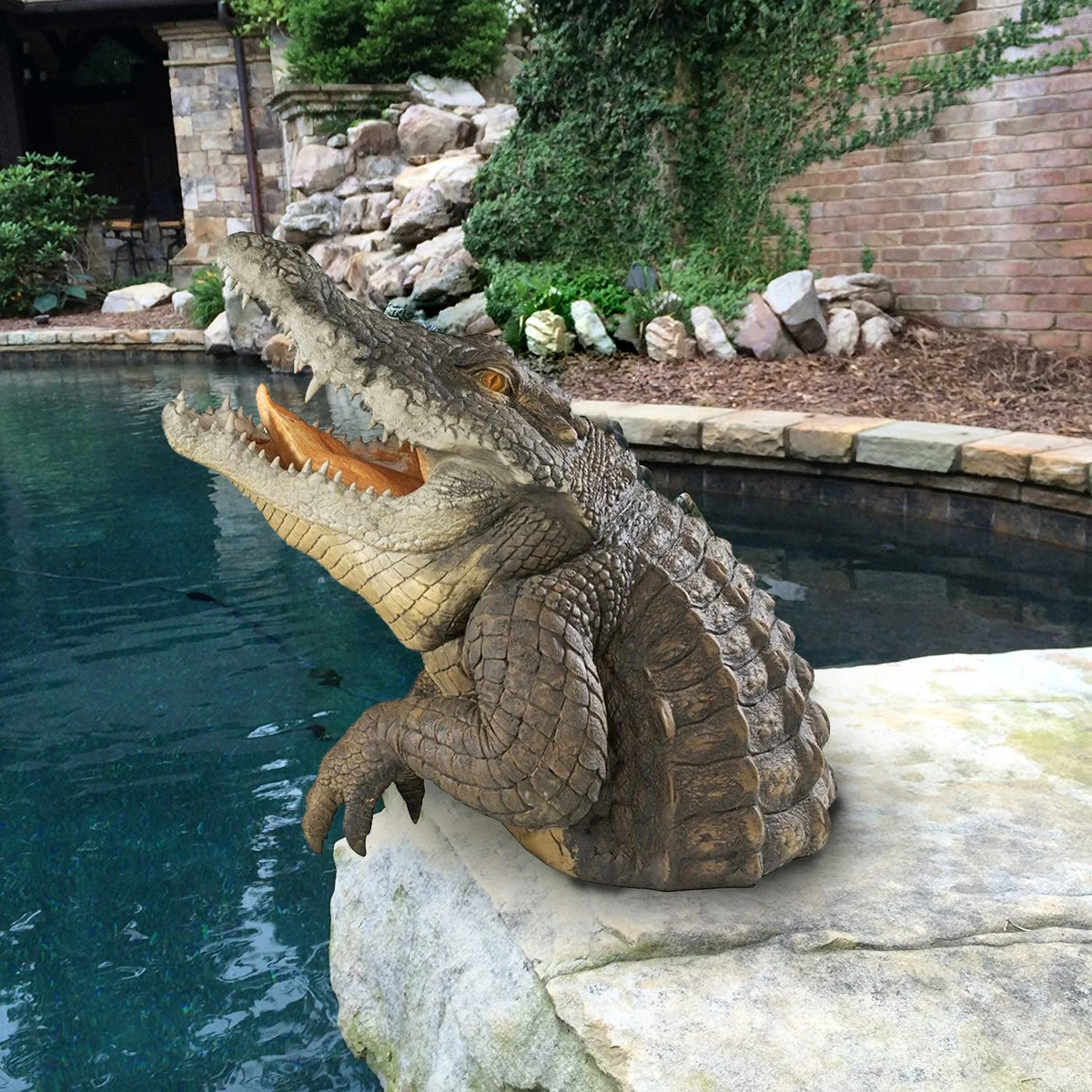 Swamp Gator Statue for Garden Ornamentation