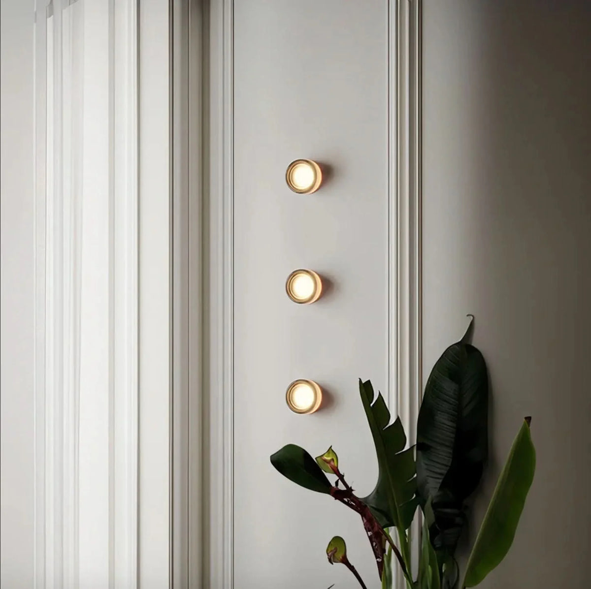 Wall Sconce Dimmable Integrated LED Cast Glass Shade