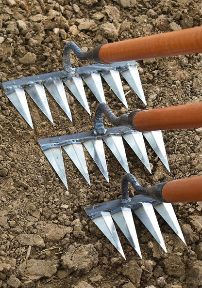 Weed Rake Sharp Tines Rust-Resistant Carbon Steel