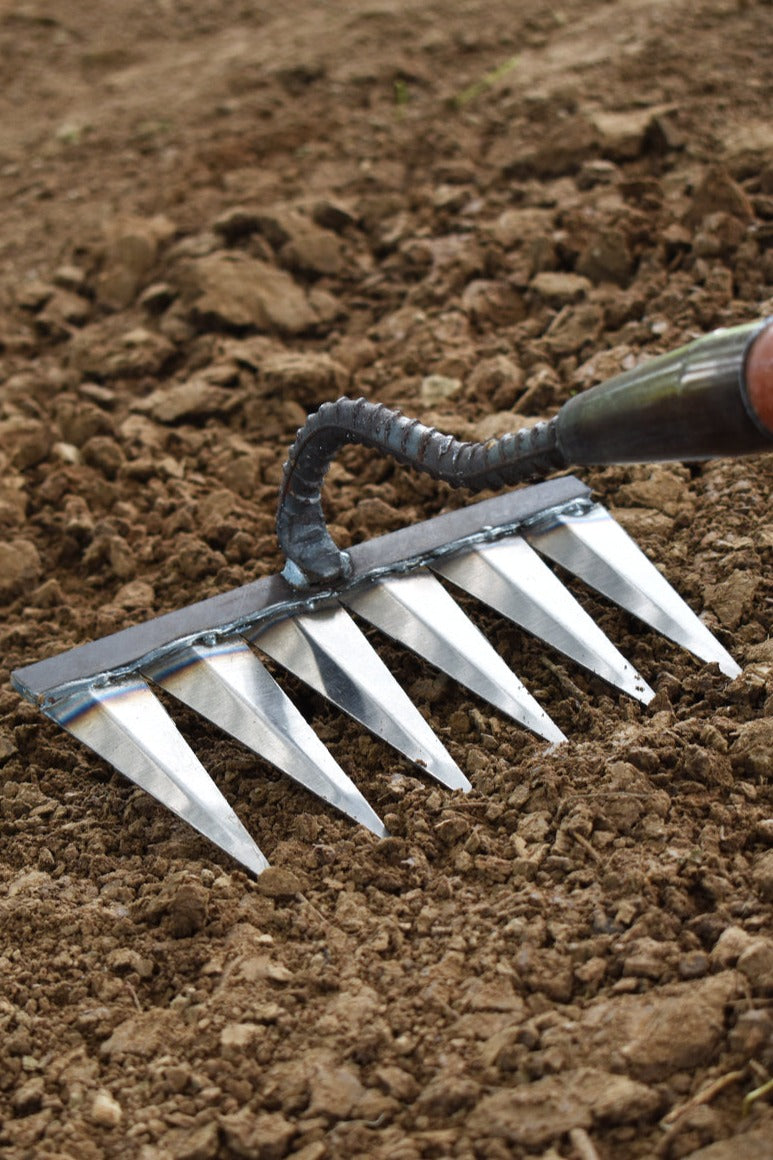 Weed Rake Sharp Tines Rust-Resistant Carbon Steel