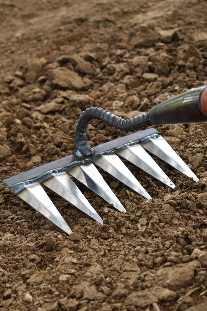 Weed Rake Sharp Tines Rust-Resistant Carbon Steel
